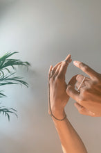 Load image into Gallery viewer, Radial Hand Chain Ring