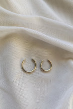 Load image into Gallery viewer, Round Ear Cuff